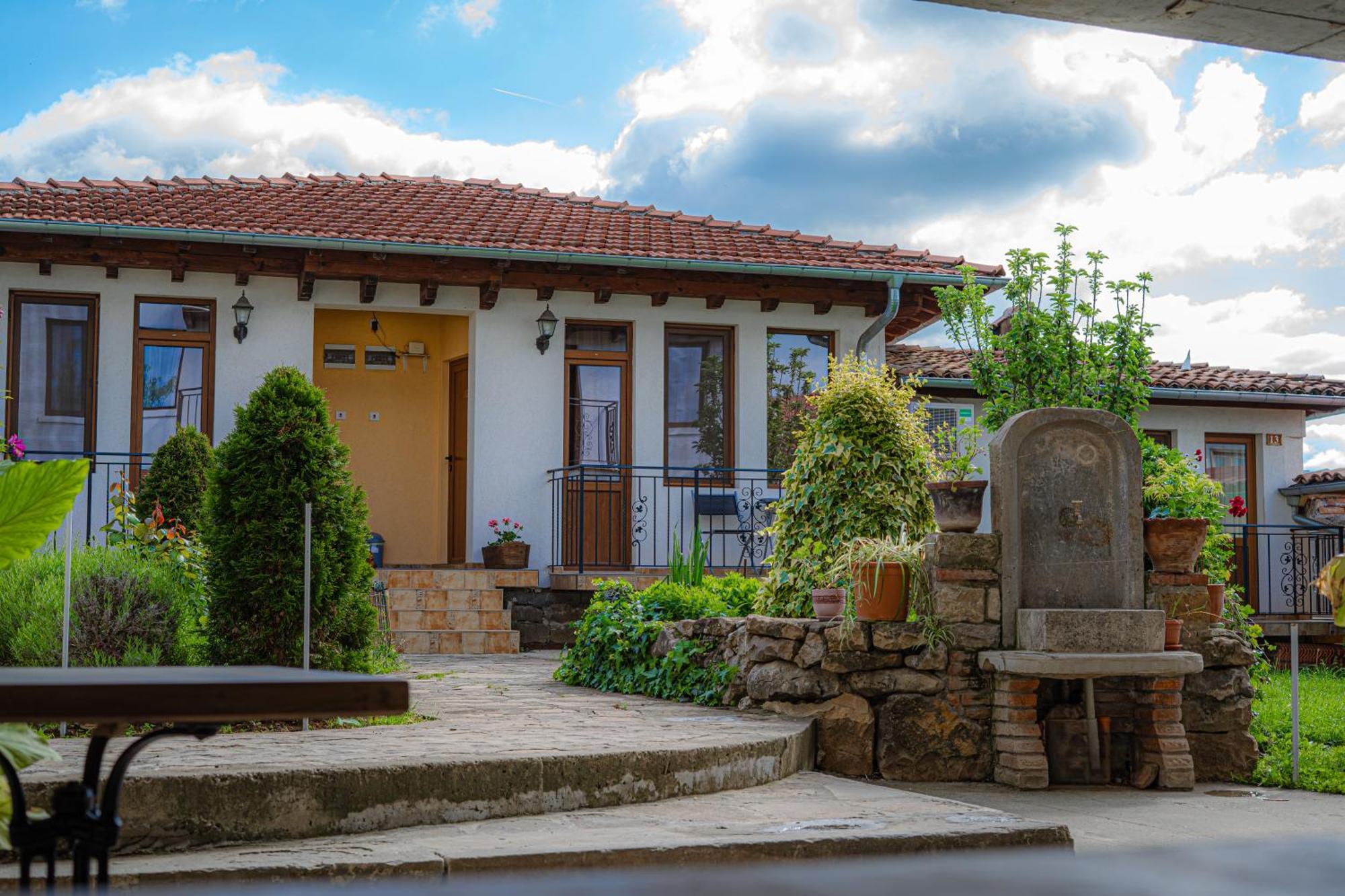 Family Hotel "Slavianska Dusha" Veliko Tŭrnovo Exterior photo