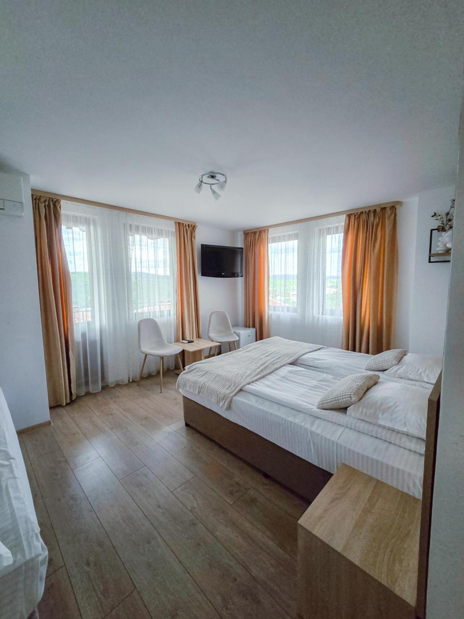 Family Hotel "Slavianska Dusha" Veliko Tŭrnovo Exterior photo